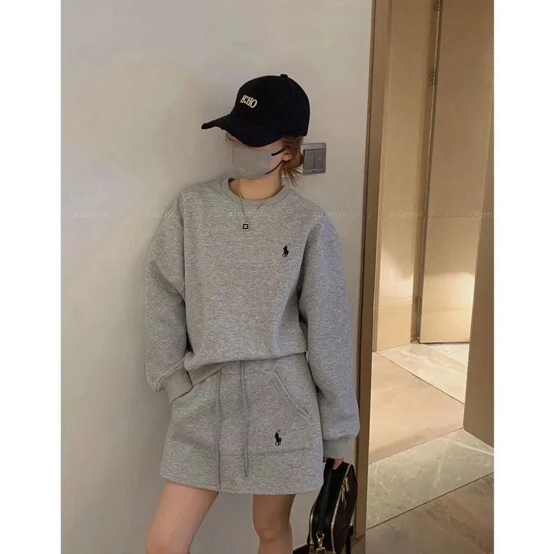 명품 Autumn Golf Wear Women 2024 New Korean Luxury Golf Suits Casual Tee +Golf Skirt High Quality Two Piece Set Women Golf Clothes