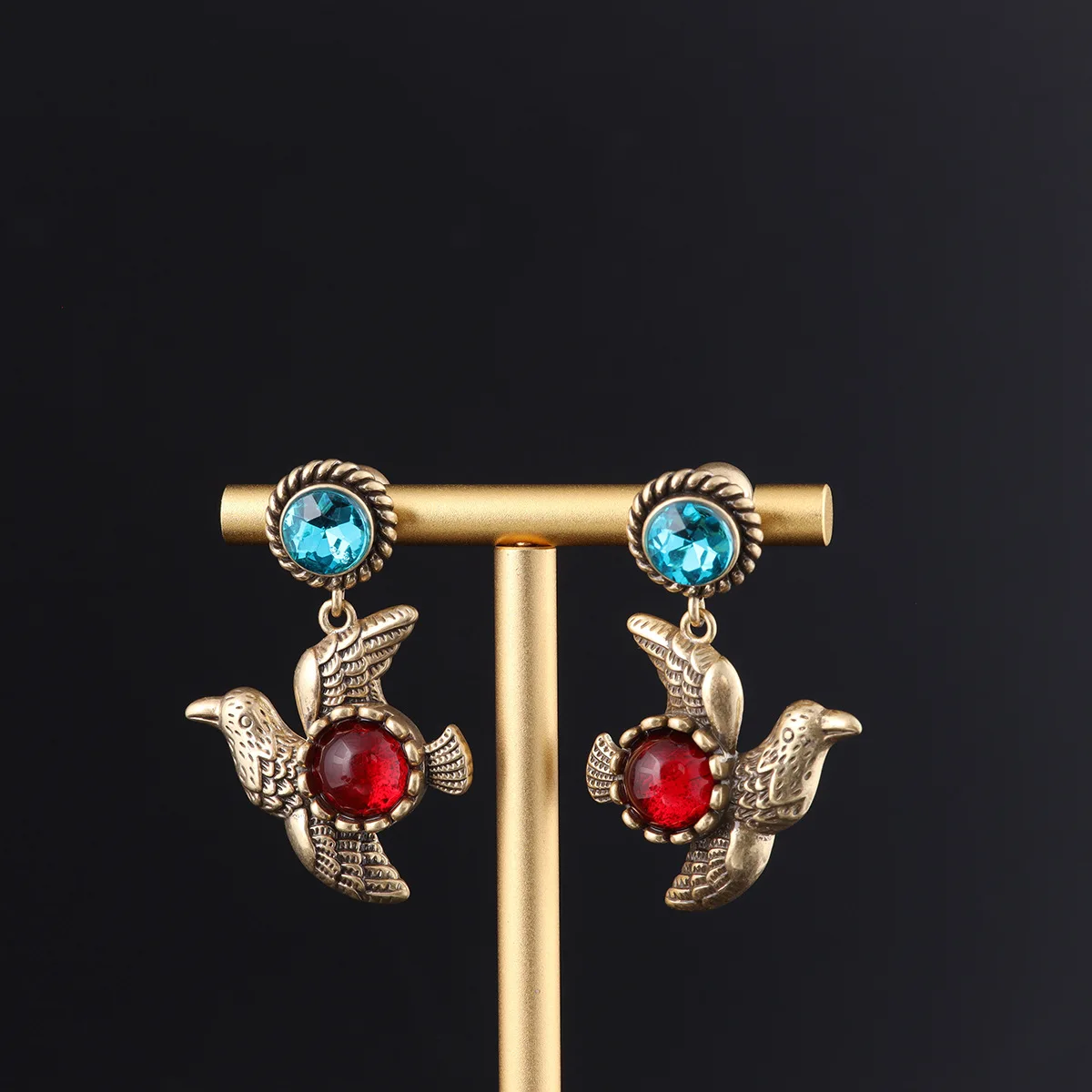 

Palace personality with a small temperament bird earrings