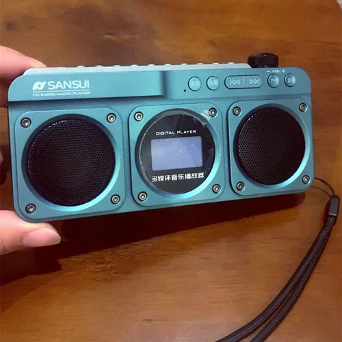 Imagen 2 del producto Radio FM portátil F28, calidad de sonido de alta fidelidad, reloj LED, pantalla de letras, Altavoz Bluetooth inalámbrico, reproductor de música de Radio para ancianos al aire libre