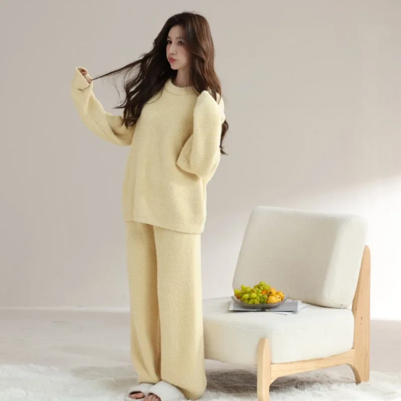 Multicolored Floral Yarn Half Fleece Pajamas for Women in The Laid-back Style of Winter, Round-neck Long-sleeved Loose Wide-leg.