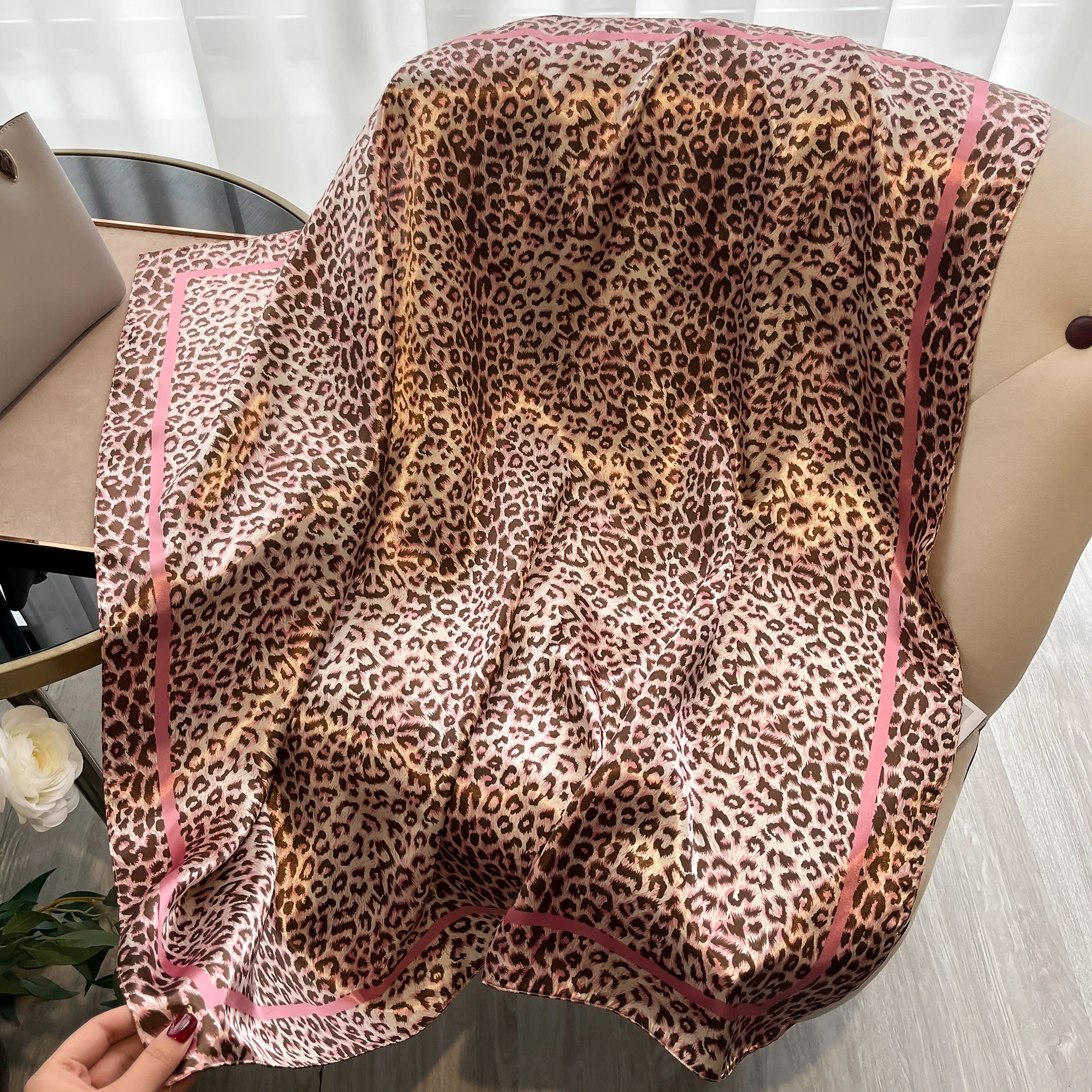 Neue Luxus Marke Leopard Print Stirnband Schal Frauen Mode Seide Satin Haarband Tasche Handgelenk Bandana Neckerhicef Schal Wraps – Detail 6