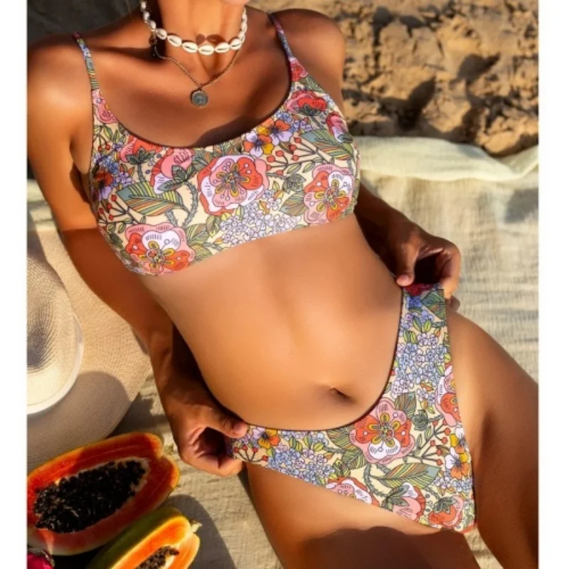 

Винтажный купальный костюм с цветочным принтом, женский комплект бикини, сексуальное микро бикини с открытой спиной на подтяжках, лето 2025, новый шикарный купальник из двух предметов