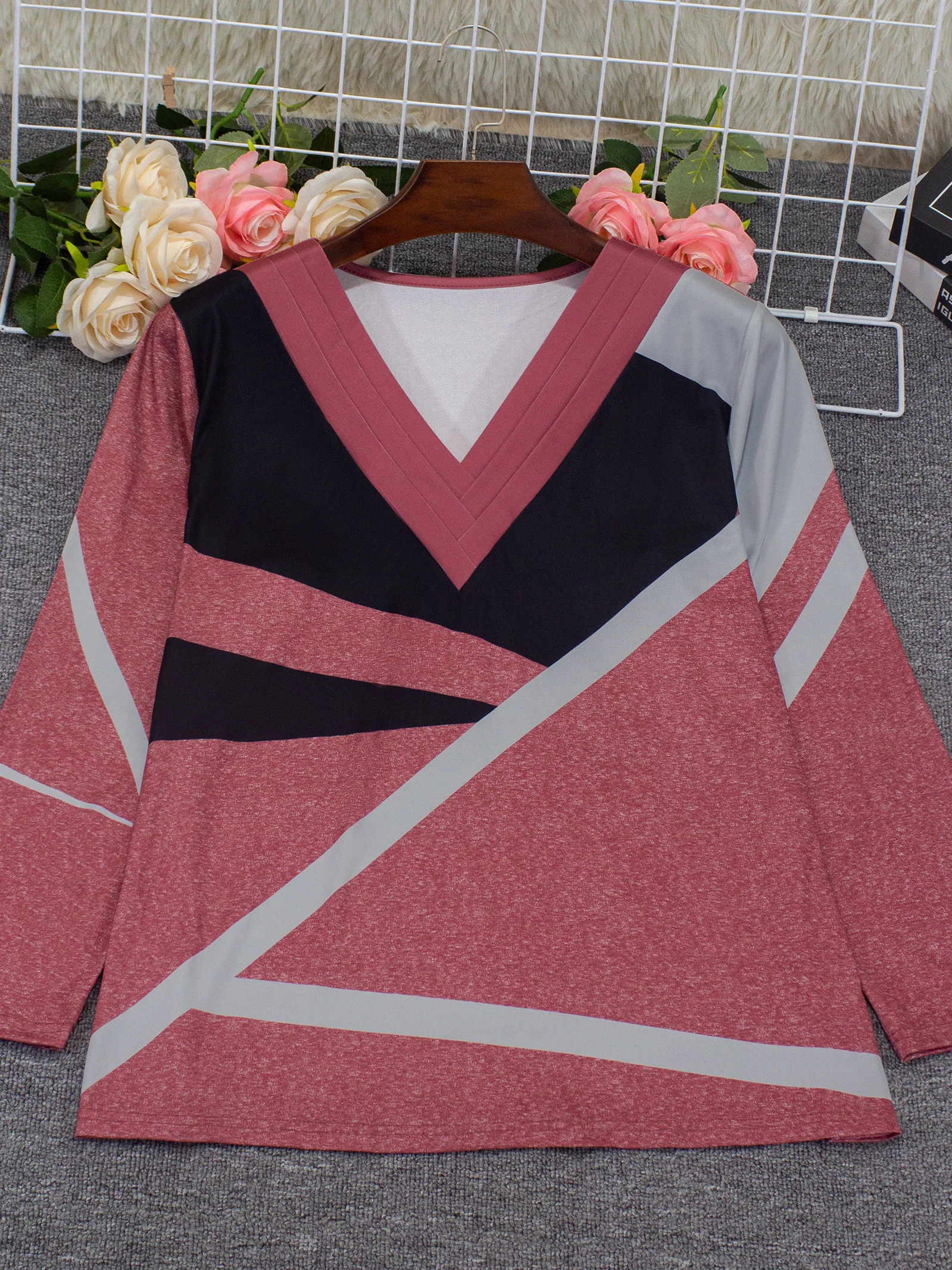 Camiseta elegante de manga comprida com decote em V para mulheres, blusa plus size com estampa geométrica, moda outono