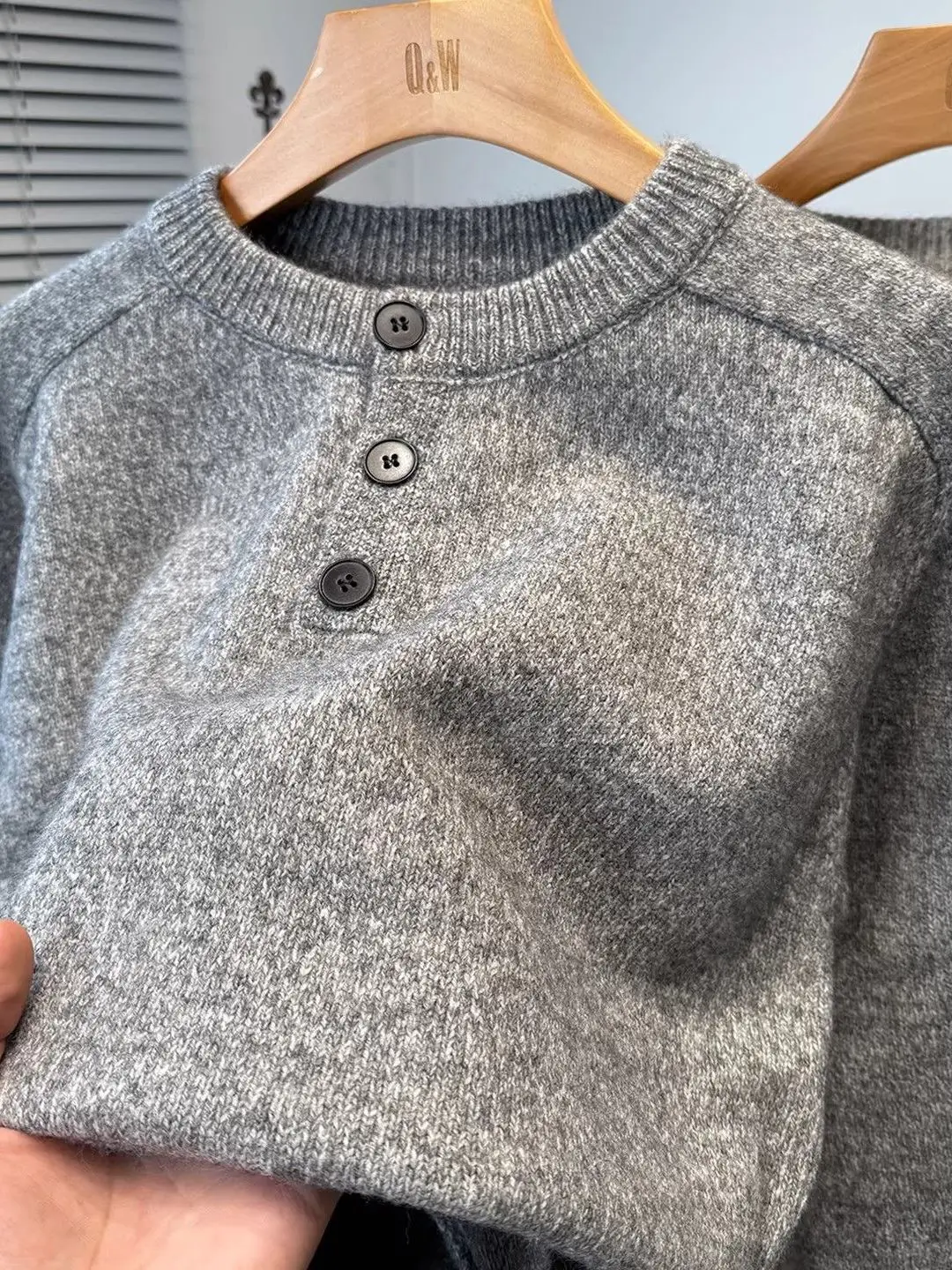 

Мужской утепленный вязаный свитер премиум-класса для осени и зимы, однотонный, с круглым вырезом, воротником Хенри, теплый, из полиэфирного волокна, длинный рукав