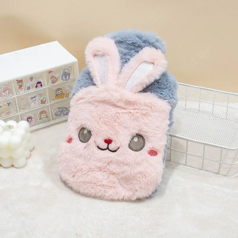 กระเป๋าน้ำร้อนตุ๊กตาการ์ตูนอุ่นท้อง พร้อมเติมน้ำได้ ความจุขนาดใหญ่ อุ่นสำหรับเด็ก นักเรียน ใช้ได้กับเท้าและมือ