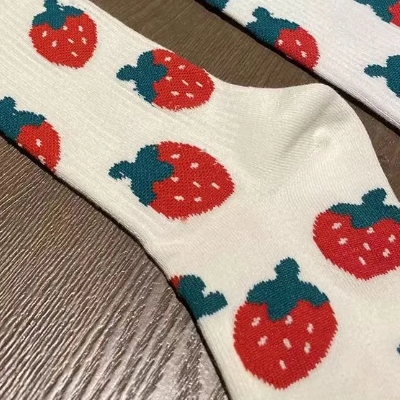 Calzini da donna Kawaii Strawberry Harajuku Funny Sweet Cotton Cute Happy Socks White Ladies novità Girls Christmas Gift