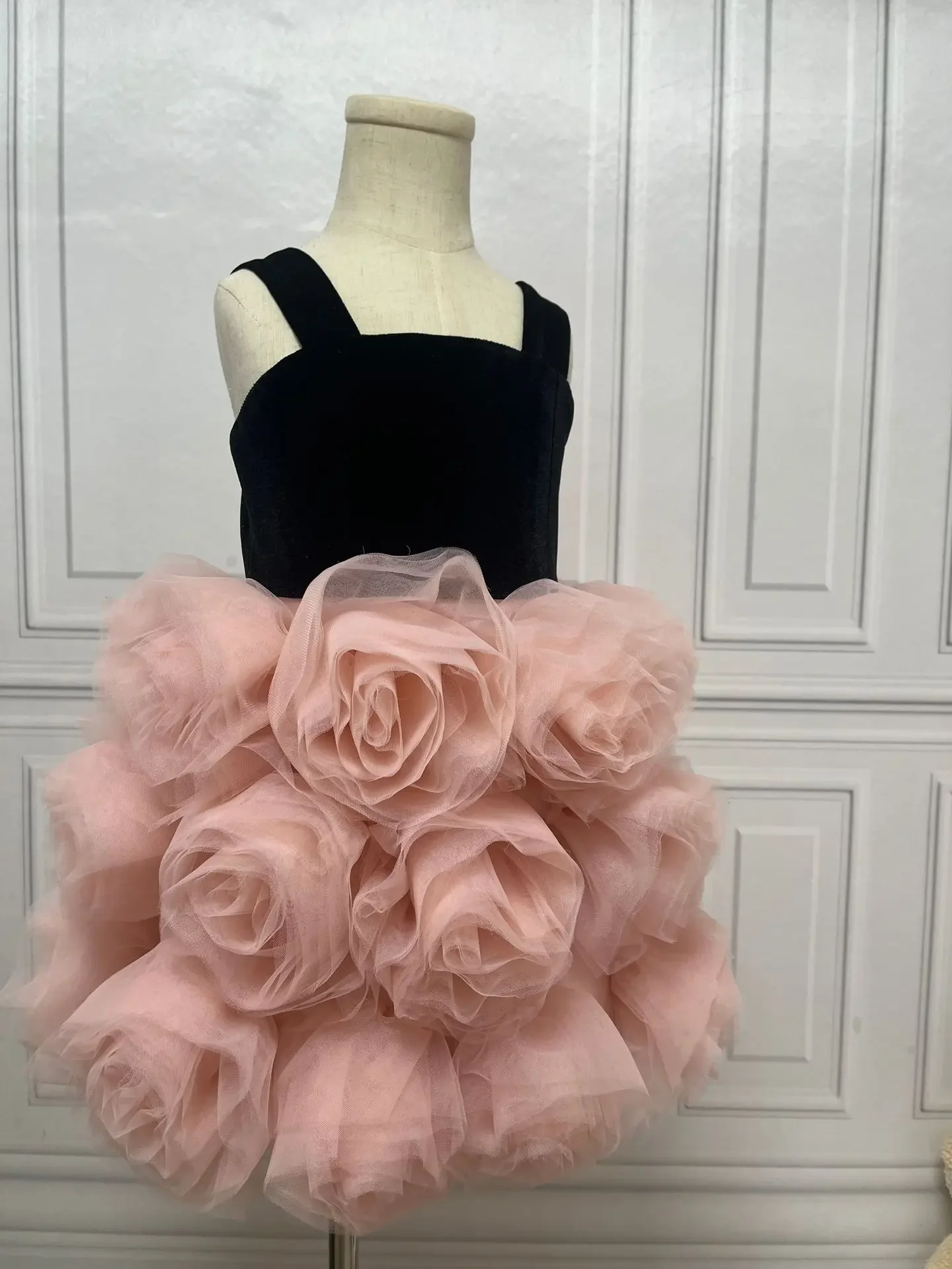 Flower Girls Dress For Short Wedding Floral Gala Dress Spaghetti Strap Black Velvet Toddler Pageant Dress