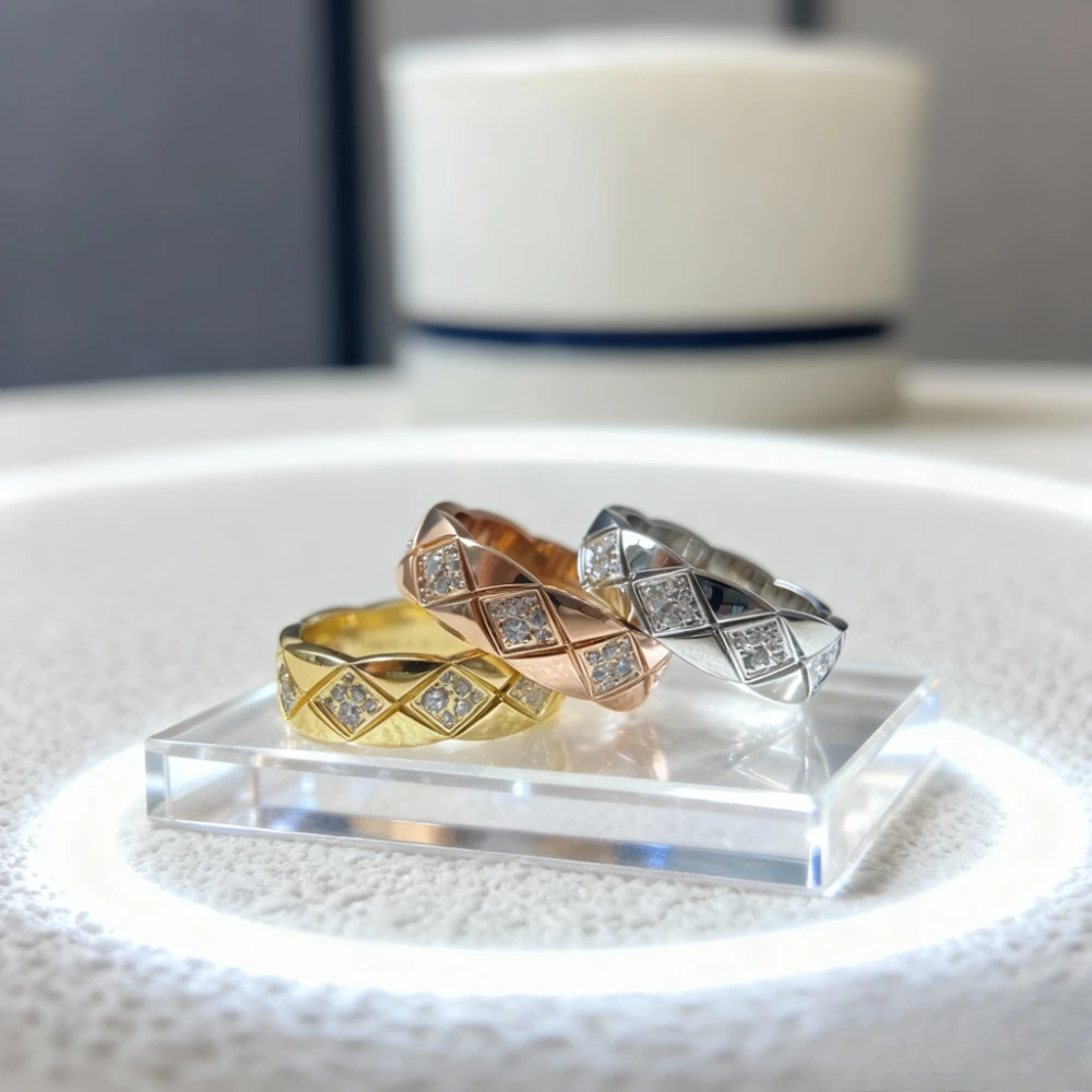 

Модные украшения Gioielli Intermedio e ampio anello di di diamanti artigianale