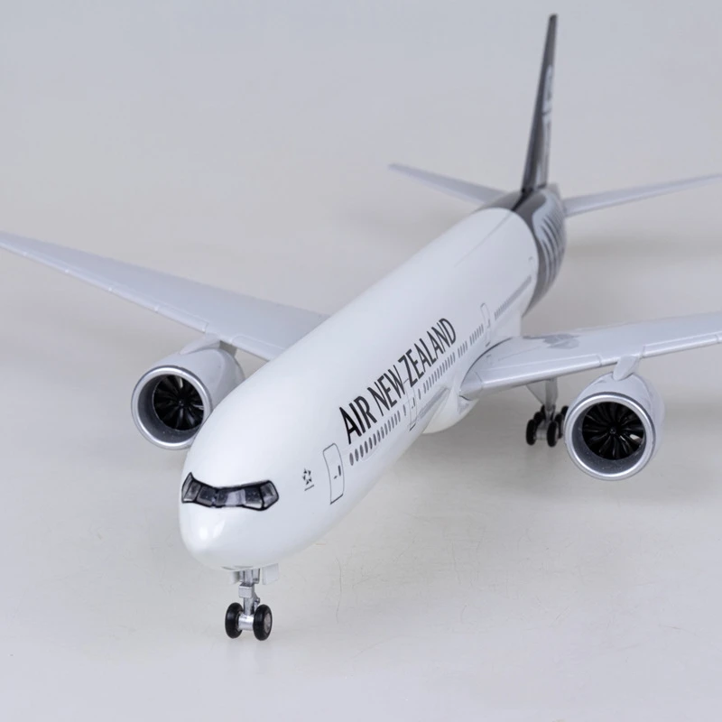 47CM Model Plane 1/157 Scale B777 Air New Zealand Airlines Resin Airplane Model W Light and Wheel Landing Gear Collection Gift