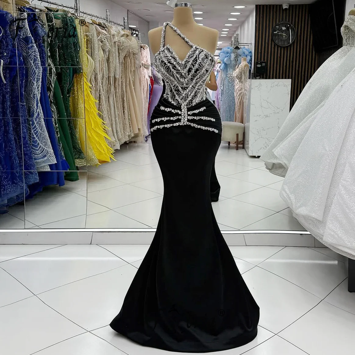 Elegant Black Across Heckline Mermaid Party Dress Major Silver Crystal Evening Prom Event Dresses Sexy Customized Cocktail Dress