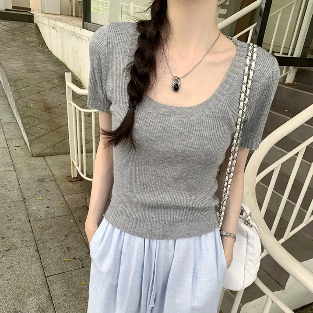 

Нишевый шикарный женский розовый тонкий свитер с U-образным вырезом и короткими рукавами, облегающий эластичный топ на лето