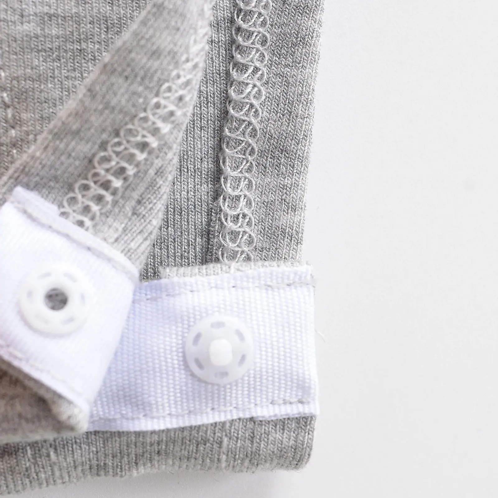 4 ألوان 2025 تقسم مقوس دانتيل الخامس الرقبة جيرسي كم طويل ارتداءها مثير امرأة قصيرة بذلة سليم صالح السروال القصير Bodycon بلايسوت