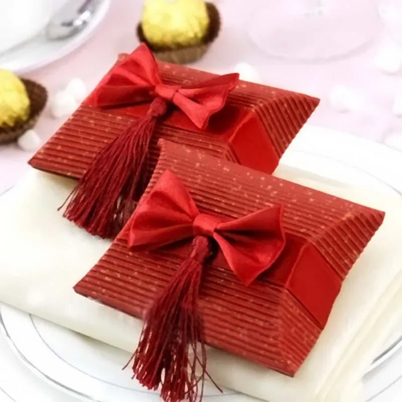 Cute Tassel Paper Pillow favor Box Wedding Party Favour Gift Candy Boxes Chocolate Birthday Baby Shower Favor Packaging Red