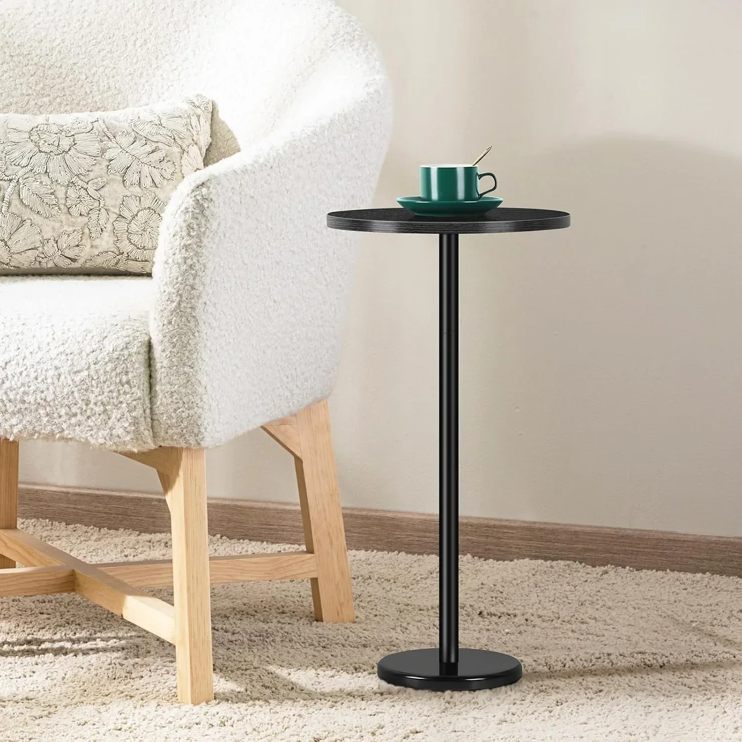 طاولة جانبية بقاعدة رخامية مستديرة حديثة - طاولة كوكتيل صغيرة للفناء والأريكة والكراسي - لهجة داخلية/خارجية باللون الأسود