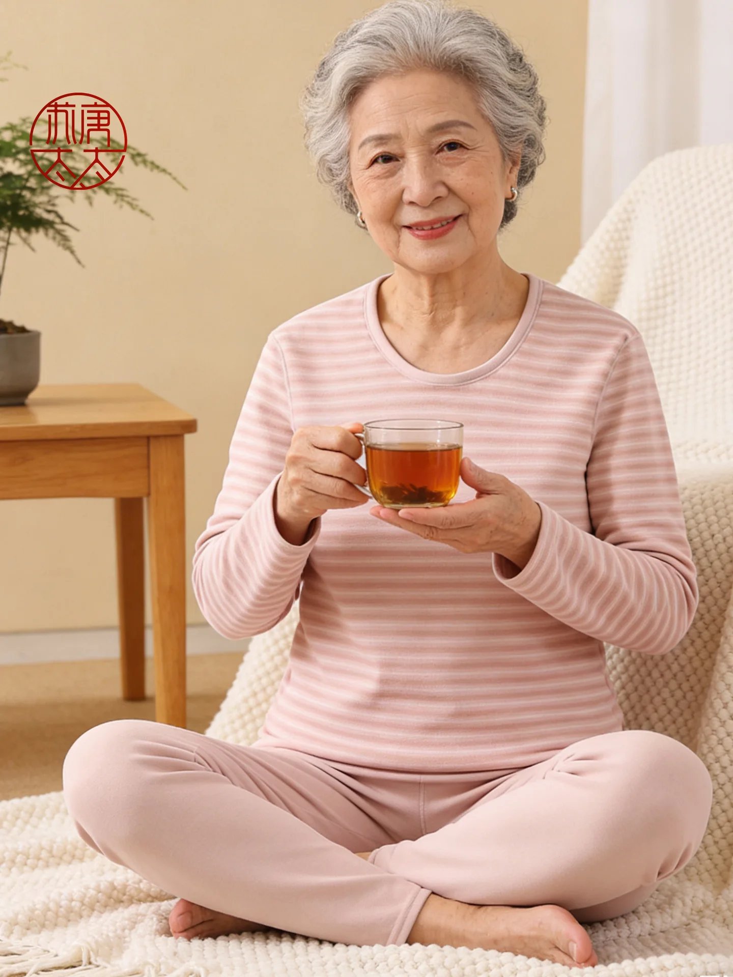 

Комплект женской термобельевой одежды для дома: брюки и топ с начесом, с принтом...