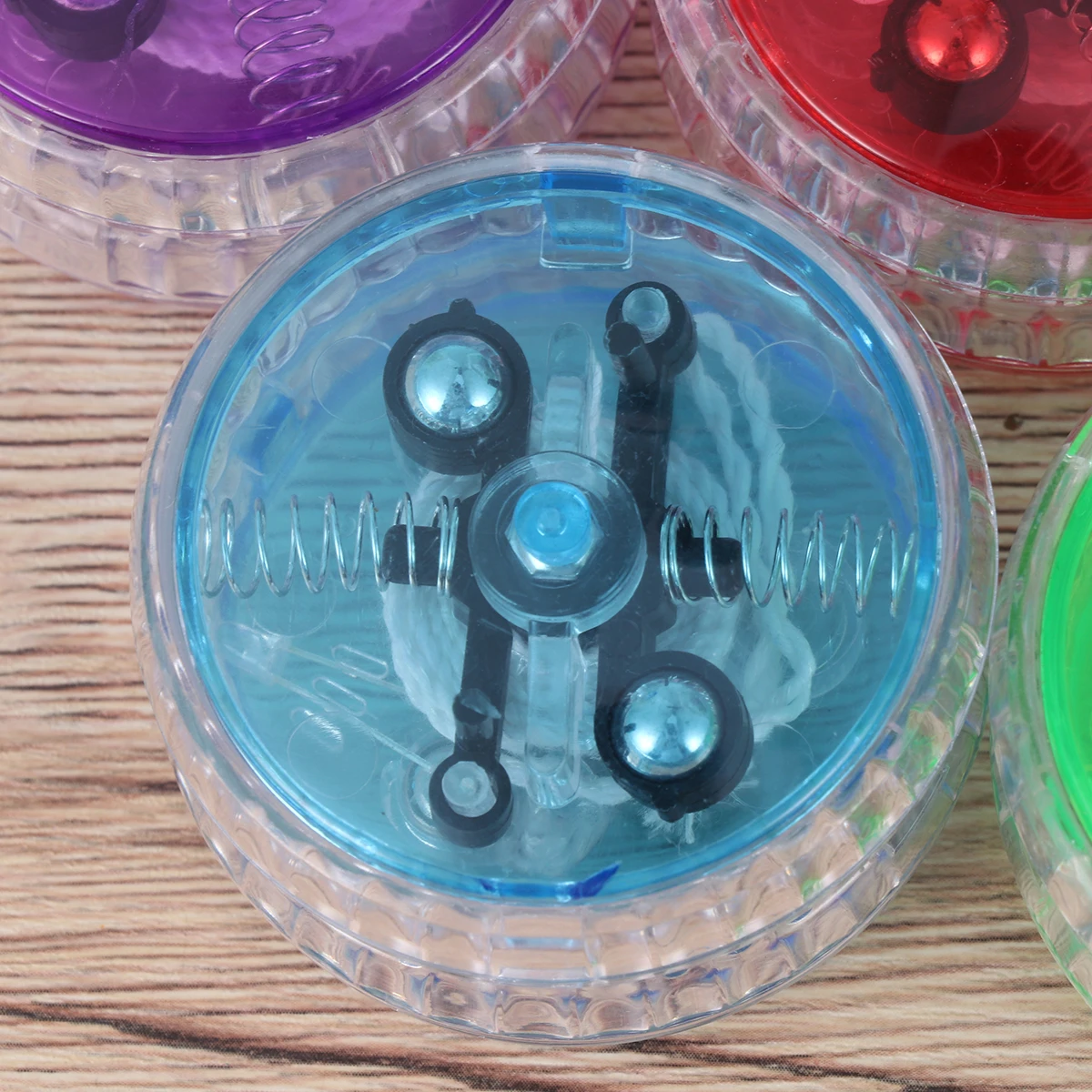 

5 pcs LED Light-Up Yo-Yo Balls Glow in Dark Plastic Toy for Kids Teenagers Learning Hand Eye Coordination Gifts