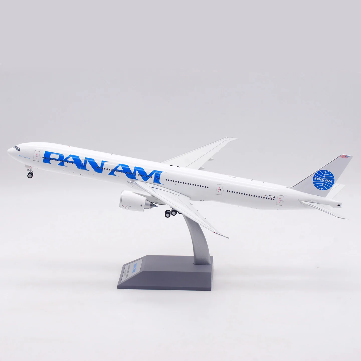 

Коллекционная модель самолета INFLIGHT 1:200 PAN AM Boeing B777-300ER из сплава, литая под давлением, N777PA, с подставкой, подарок