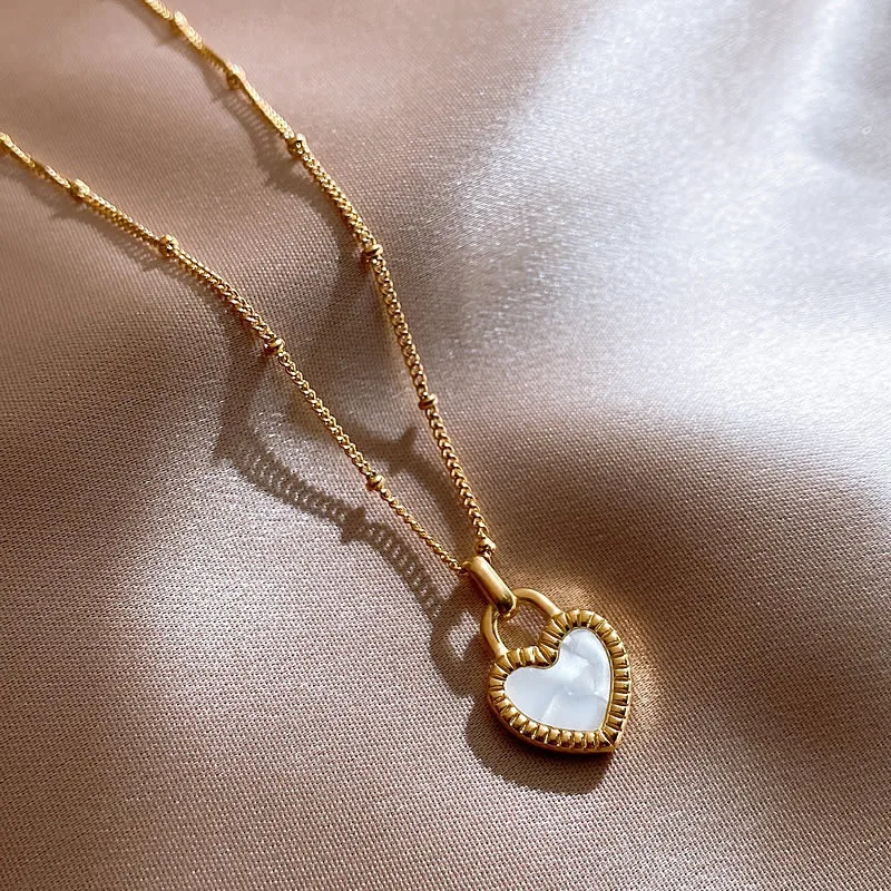 Double-sided black peach heart pendant necklace women's light luxury new neck chain women's accessories collarbone chain