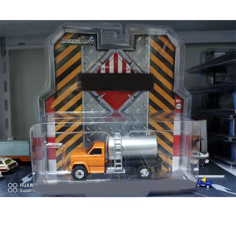 

GreenLight 1:64 Fertilizer Truck Car Model Simulation Car Model Static Collection Decorated Holiday Toys Souvenir Gifts