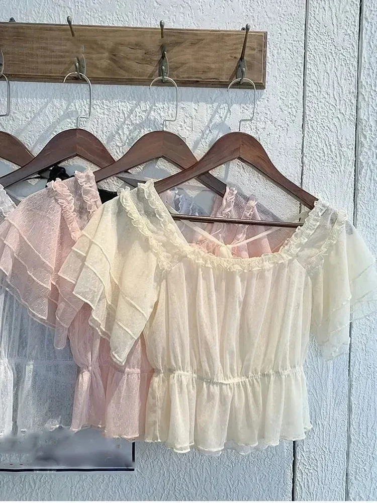 قمصان حلوة ملابس نسائية 2025 Camisas De Mujer بلوزة بأكمام منتفخة ورقبة مائلة قطع علوية قصيرة مكشكشة بلوزات صيفية بيضاء لطيفة #2