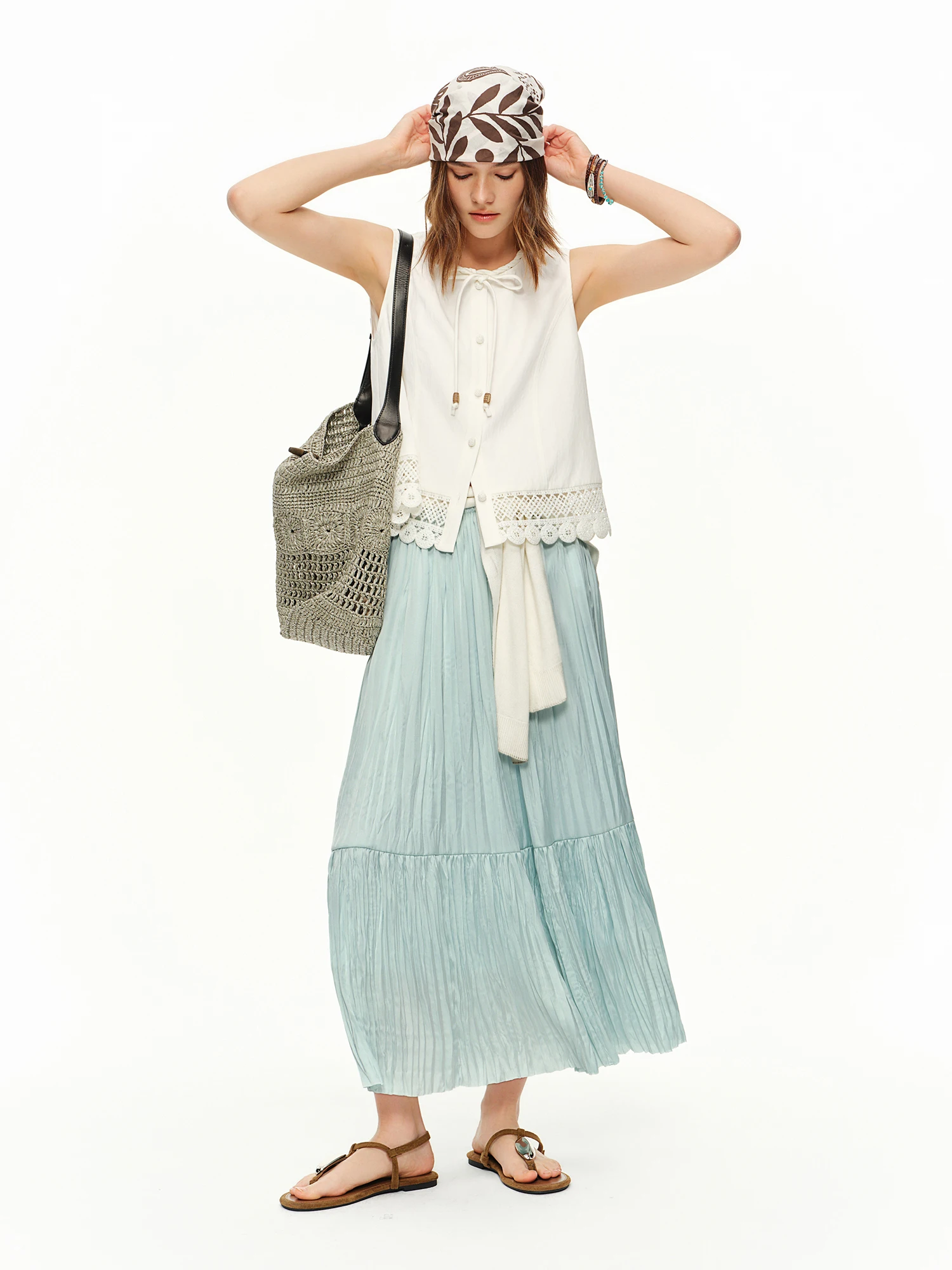 DUSHU Stylish Summer Women's Hand-Hooked Lace Resort Vest Top 2026 New Summer Arrival Fashion Collection White Sleeveless Shirts