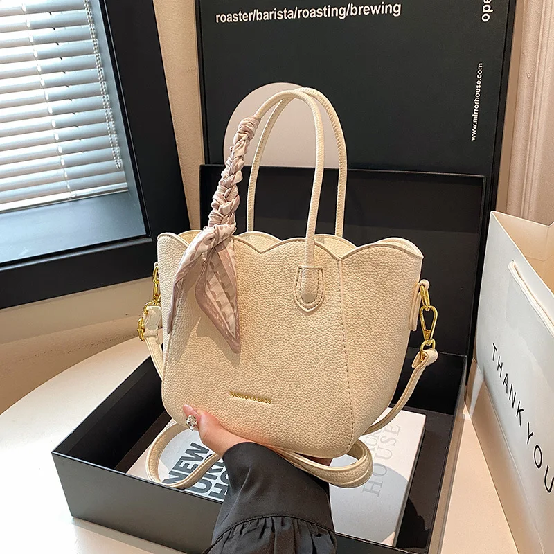 

2025 Vintage Bucket Bag, Casual Commuter Purse for Women, Niche Shoulder Crossbody, Minimalist Day to Night Tote, Textured Sling