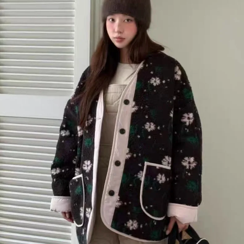 

Women's Double-Sided Wearable Lamb Fur Jaet Chic Korean Sle Winter Design Sensation Retro Warm Cotton Top for Younger Look