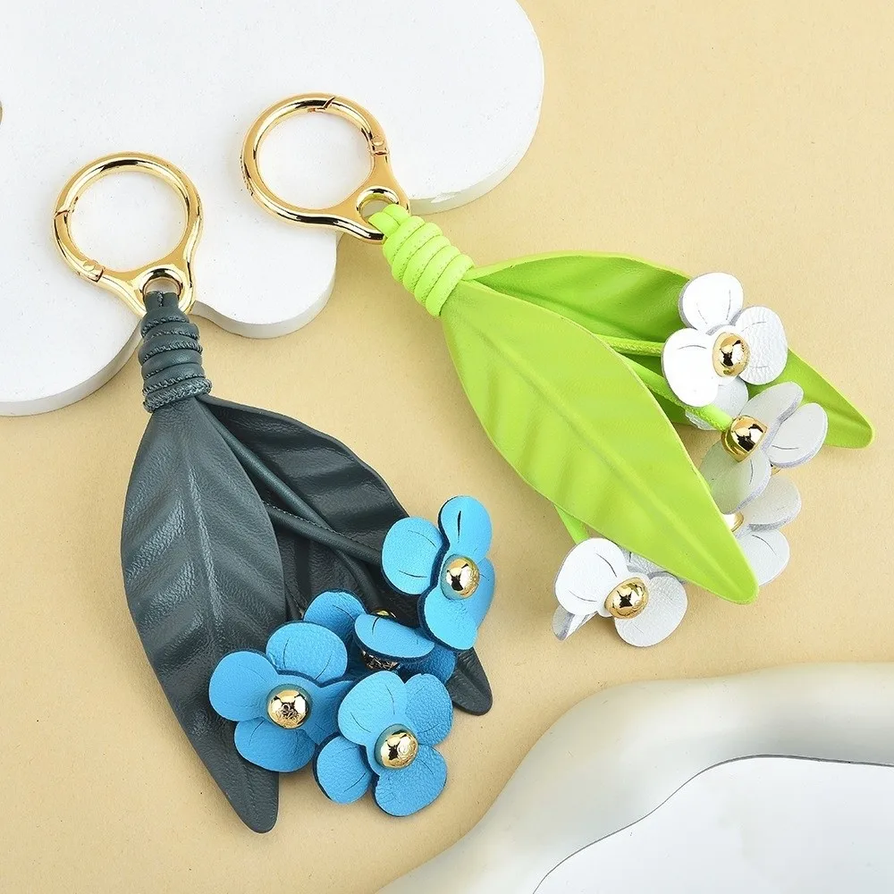 

Cute Tomato Flower Pu Leather Pendant Hanger Car Keyring Leather Keychain Cartoon Handmade Bag Pendant Car Accessory
