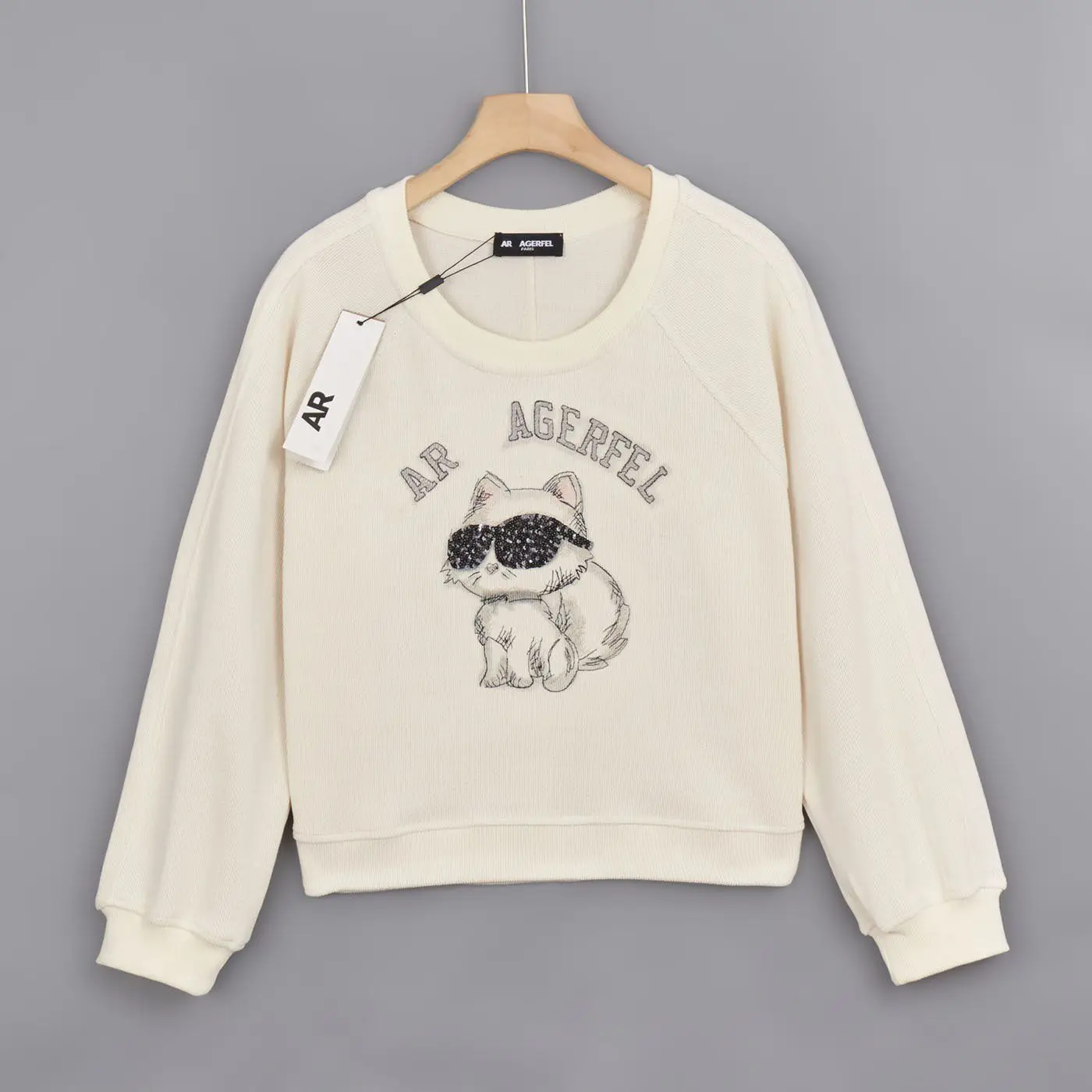 Ladies round Neck Embroidered Cartoon Sequin Metal Pendant Long Sleeve Slouchy Sweatshirt Top Outerwear Casual Style