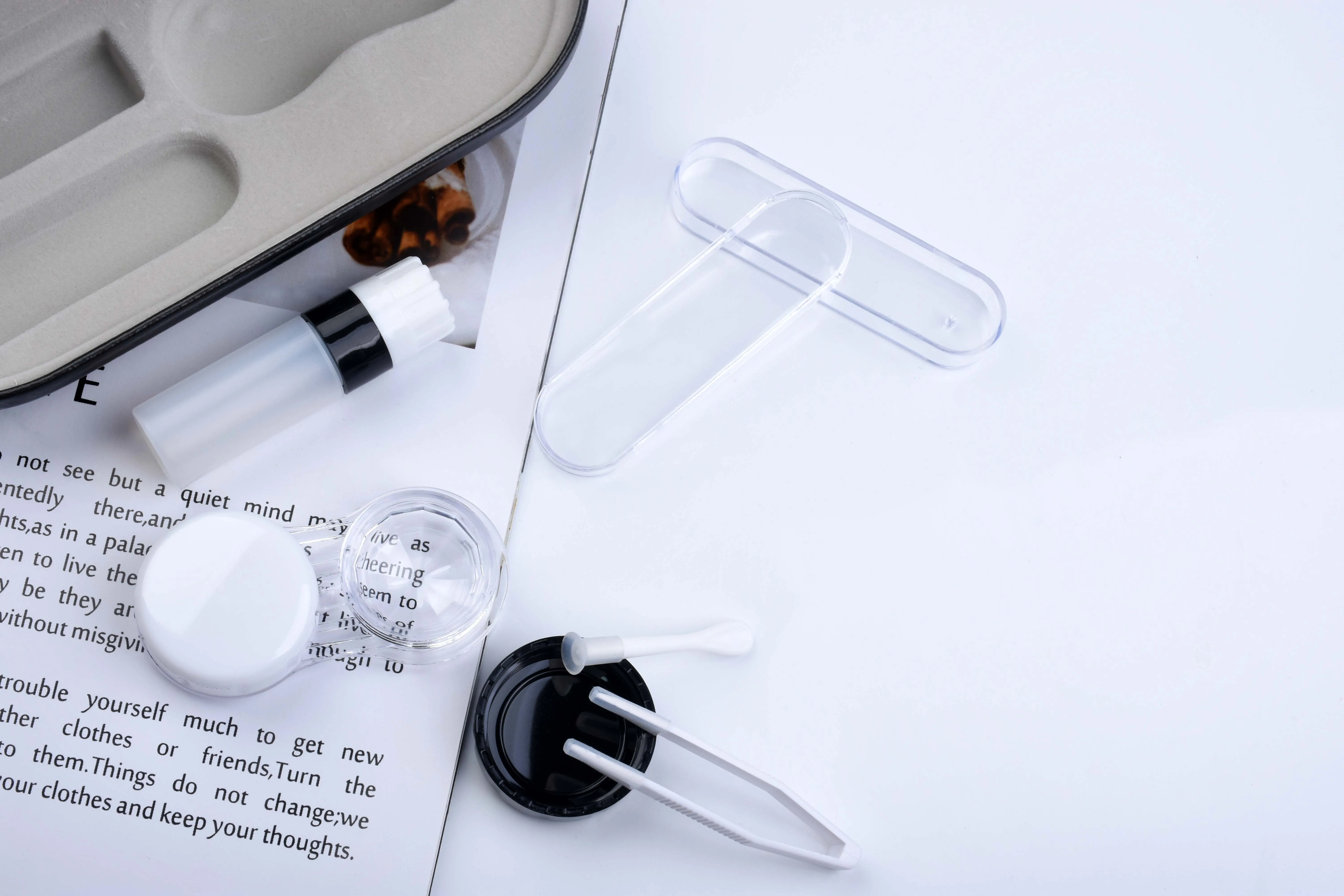 Druckresistentes Doppelfunktions-Doppelschicht-Kontaktlinsenetui, Holzmaserung Faltbares Modisches Brillengestell-Linsenetui – Detail 8
