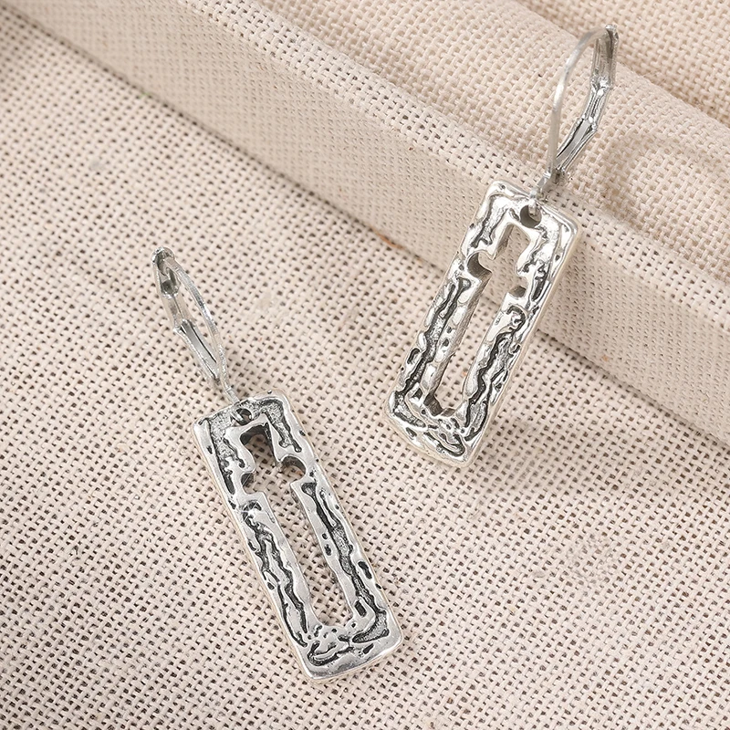 Vintage Silberfarbene Kreuz-Ohrhänger für Damen Metall Handgeschnitzte Quadratische Ohrringe für Tägliches Tragen – Detail 5