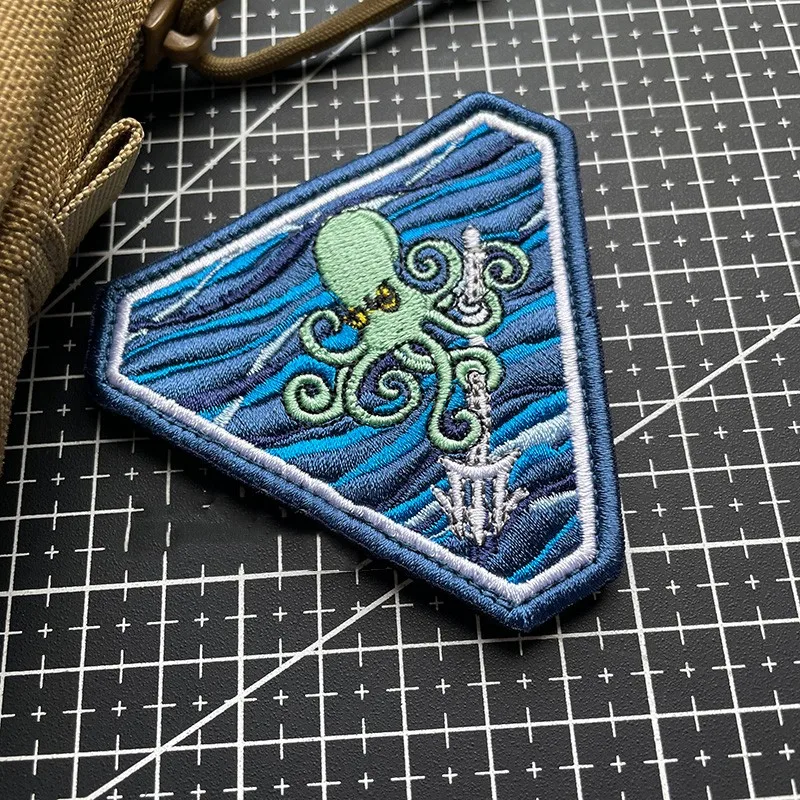 Green Trident Octopus Embroidery Patch triangle Full Embroidery Tactical Badge Creative Outdoor Backpack Sticker For Clothes