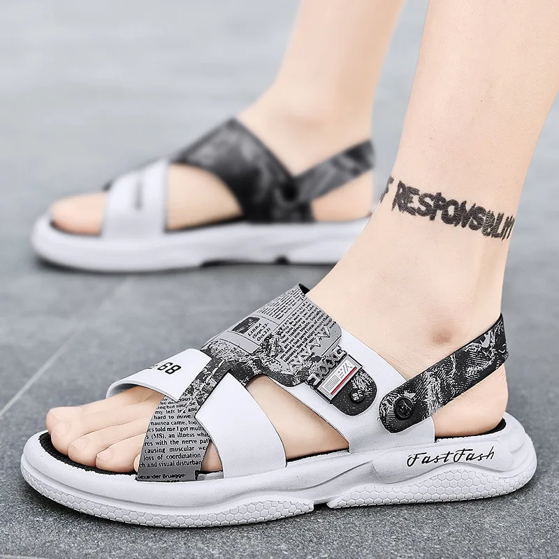 

Новые мужские сандалии для лета, модные пляжные туфли, универсальные, противоскользящие, для повседневной носки, молодежные, стильные, мужские шлепанцы.