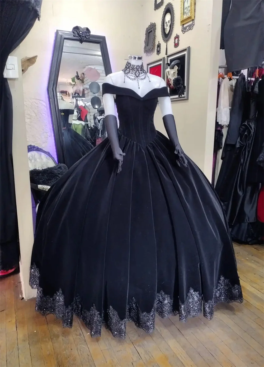 Off Shoulder Velvet Gothic Steampunk Wedding Dress Royal Court Victorian Princess Cosplay Dress Vintage Bridal Corset Ball Gown