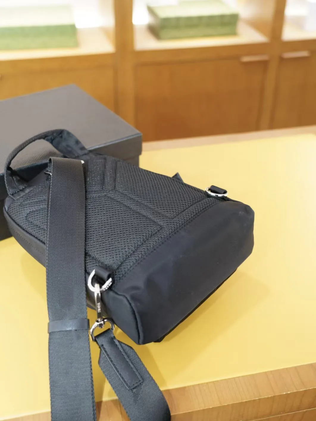 최고급 디자이너 품질 남성용 천연 가죽 체스트 백 최고급 소가죽 슬링 숄더백 레저 트렌드 소형 크로스바디 백17