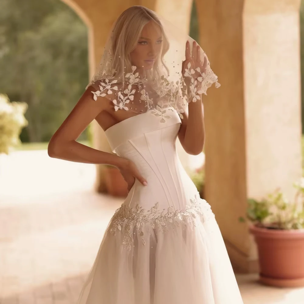 Customized New Arrival Shiny Wedding Dress For Woman Bride Pearls Lace Applique Wedding Dress Elegant Strapless Long Bridal Gown
