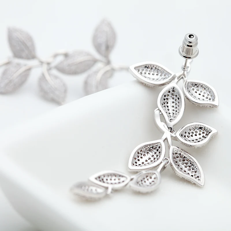 LUOTEEMI New Elegant Leaf Shaped Drop Earring for Women Statement Tiny CZ Wedding Engagement Pendant Earring for Bridal Gift