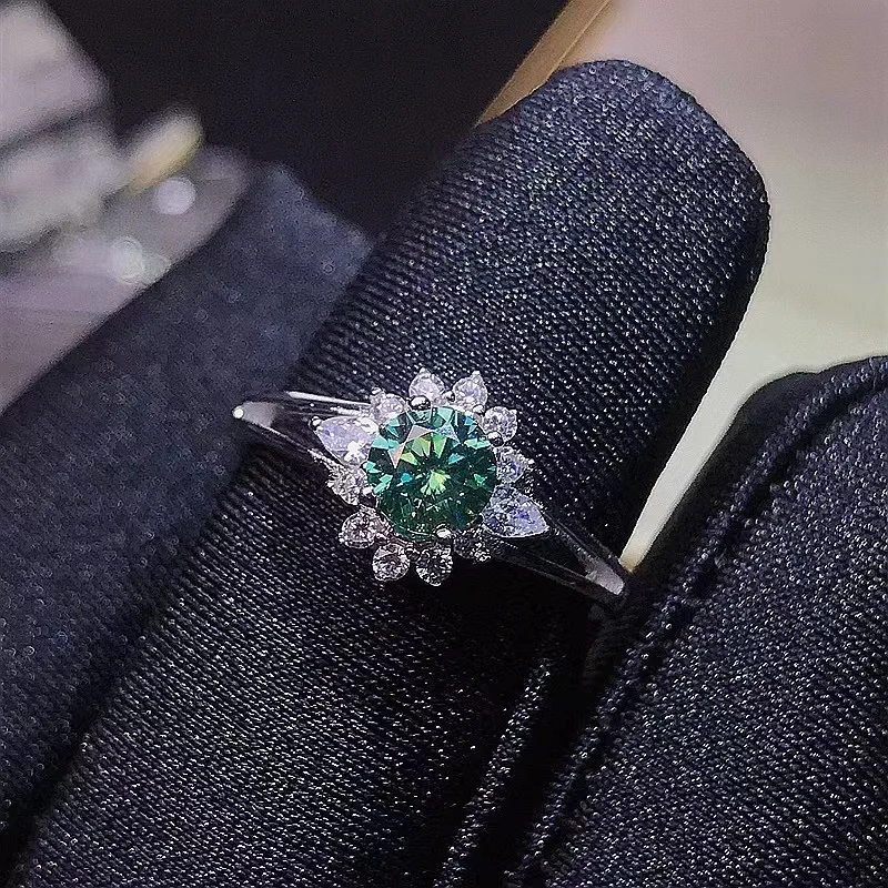 

Trendy 925 Sterling Silver 0.5ct Green Color Moissanite Flower Ring for Womem Plated White Gold Moissanite Adjustable Rings Gift