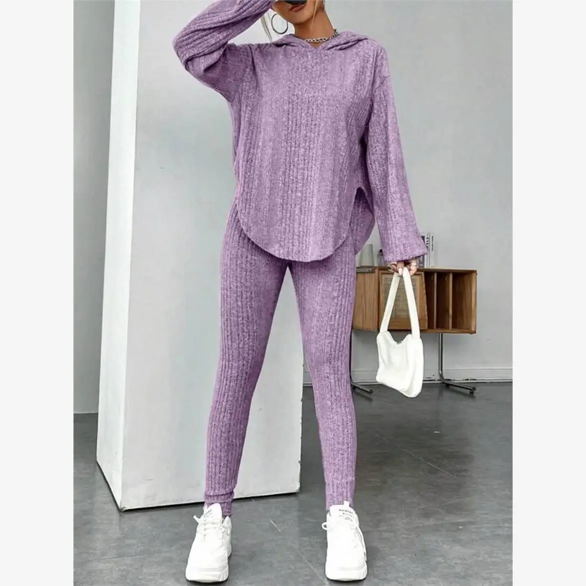 ゆったりとしたフード付きストライプトップとパンツのセット レディース ファッションアンサンブル 手作り縫製 プリンススヴェ 七分丈 暖かさを保つ...