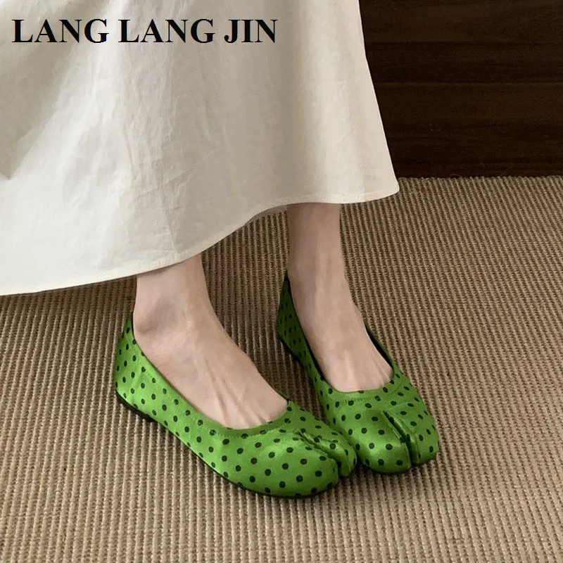 2026 Fashion Tabi Ninja Shoes Woman Flats Ballet Split Toe Ballerinas Ladies Round Heeled Loafers Tacones Female Moccasins Mujer