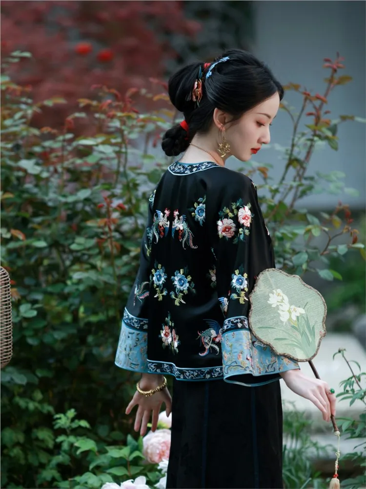 

Heavy industry embroidered sleeved Chinese-style front-opening short