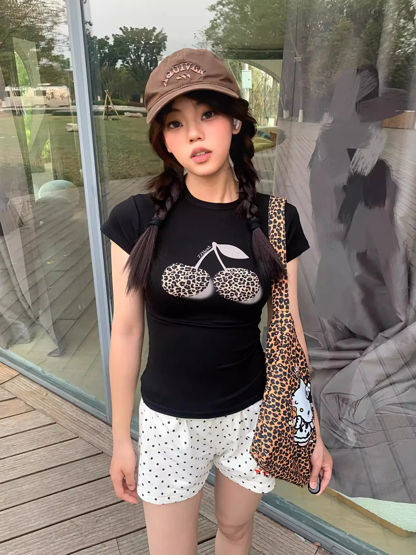 Camiseta Slim Fit com Estampa de Cereja Ins, 100% Algodão, Alta Elasticidade, Padrão de Leopardo, Casual, Top de Verão Feminino