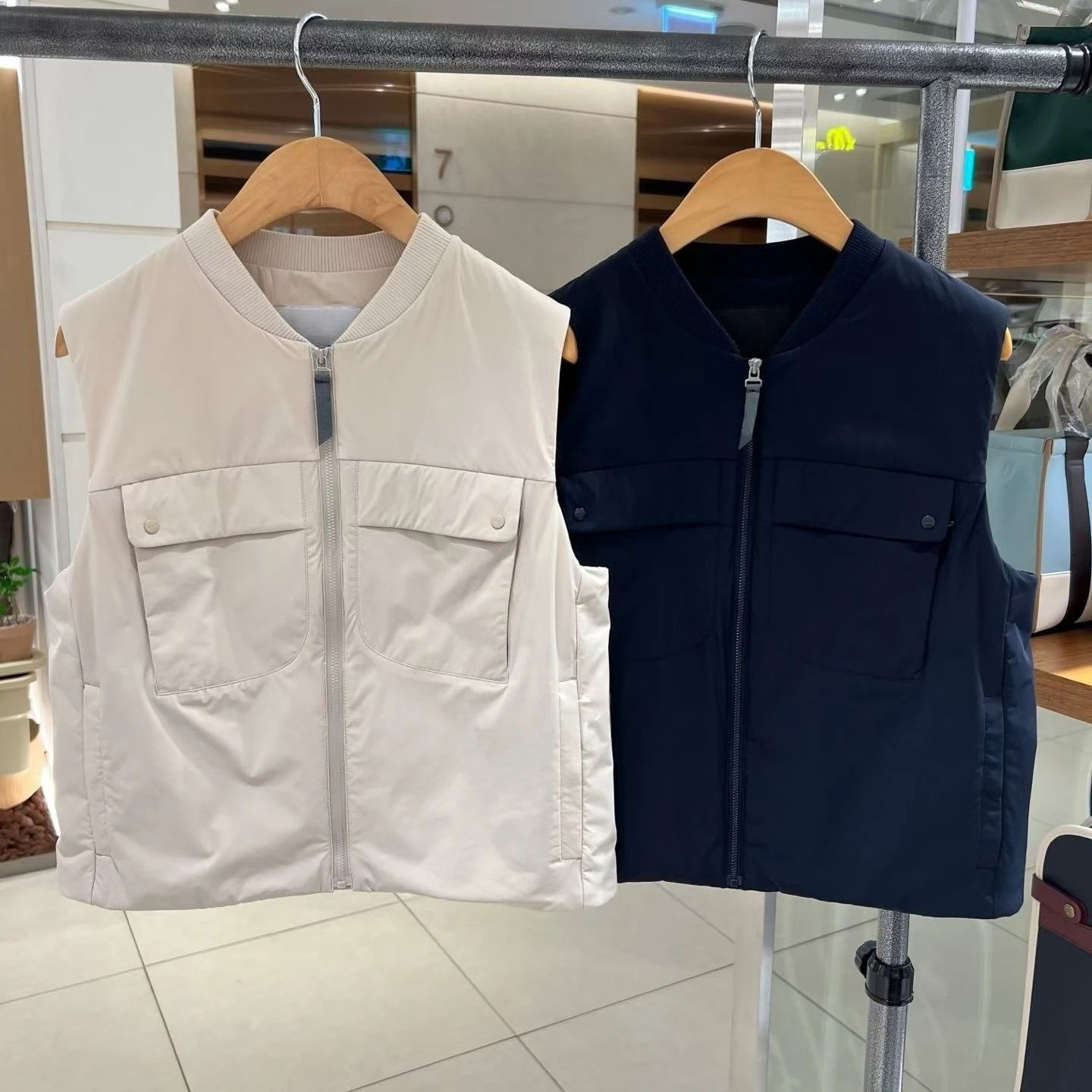 2026 Spring Women’s Lightweight Zip Up Vest 3D Pocket Cool Touch Ultra Thin Fabric Slim Casual Outdoor Sleeveless Jacket
