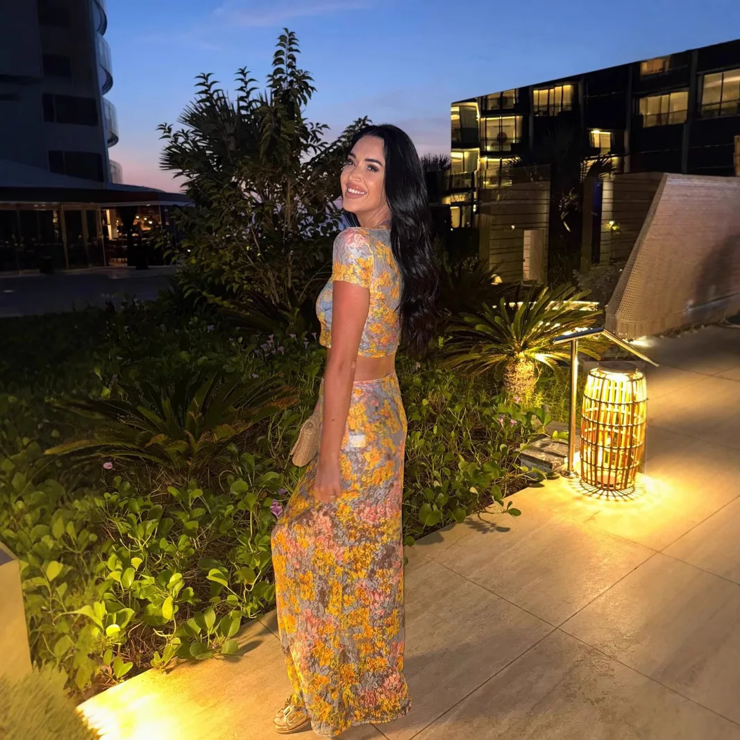 No verão de 2025, a nova moda feminina, lazer e coringa vestido de umbigo estampado terno temperamento elegante terno de duas peças