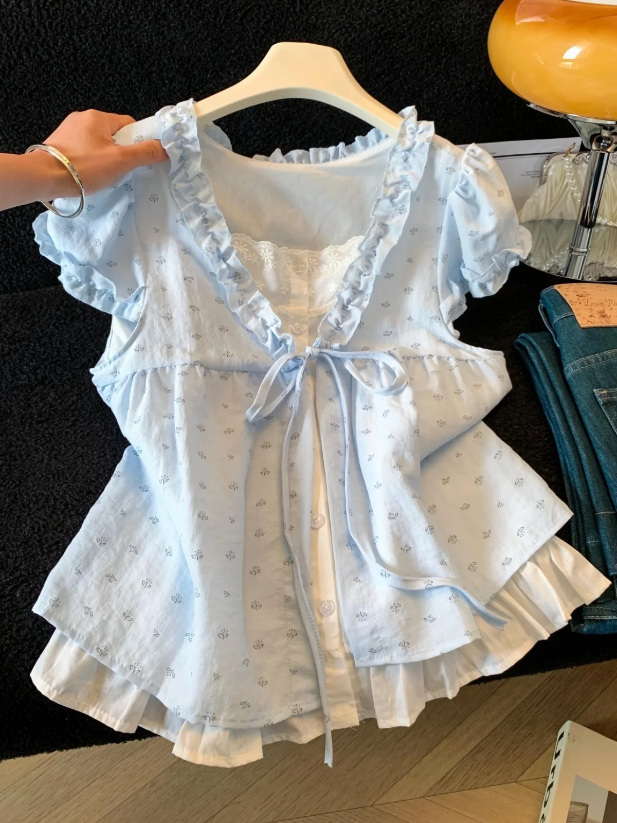 

Милая женская летняя туника с цветочным принтом, имитация двухслойности, V-образный вырез, рукава-фонарики, свободный крой в корейском стиле