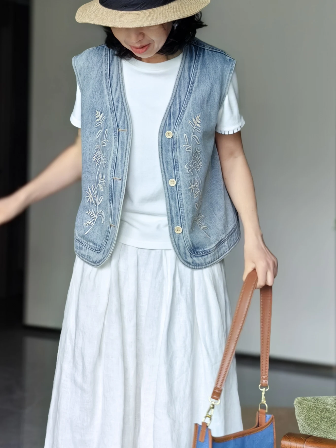 

New Chinese Style Loose Embroidered Denim Vest Green Sleeve Traditional Artistic Women's Jacket Outerwear Pure Cotton V-neck