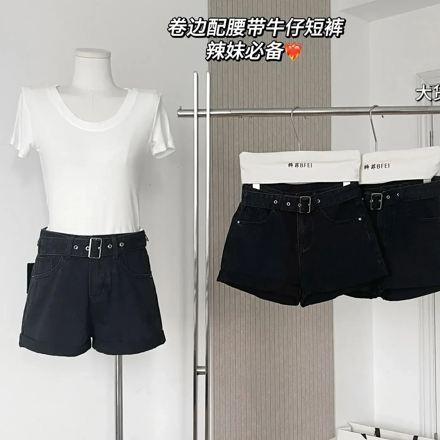 Women's Black Gothic Denim Shorts Vintage Aesthetic Mini Jeans Shorts Y2k Emo Shorts Pants Harajuku Trashy 2000s Clothes Summer