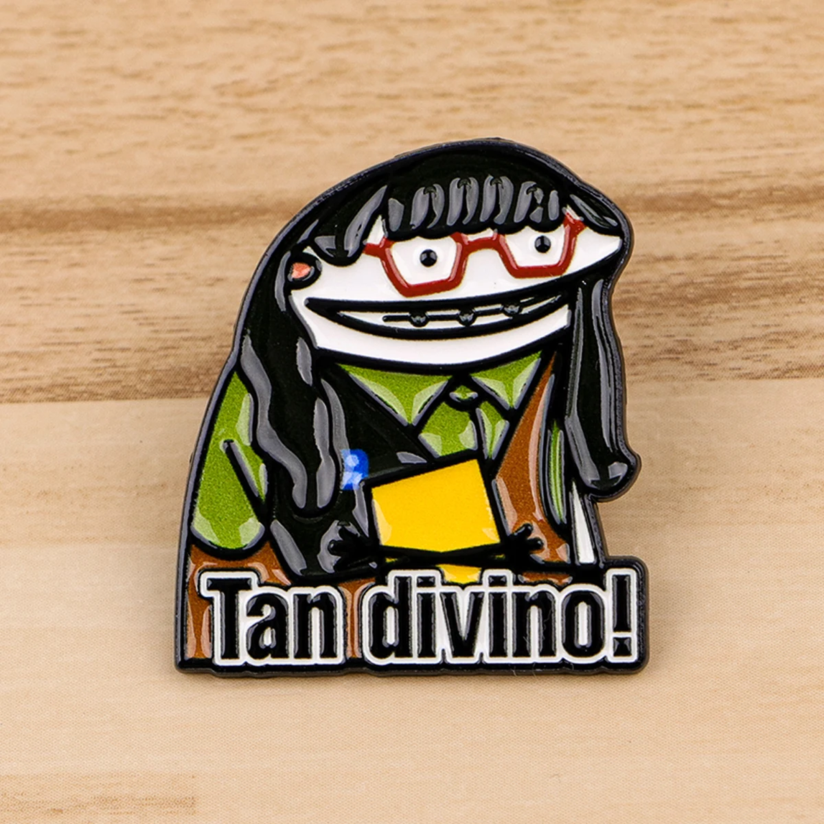 Tan Divino! Lustiger spanischer Spruch Emaille-Pin, niedliches Cartoon-Mädchen-Abzeichen für Rucksäcke, Kragen, Reversnadel, Hut, Schmuck, Geschenke für Freunde