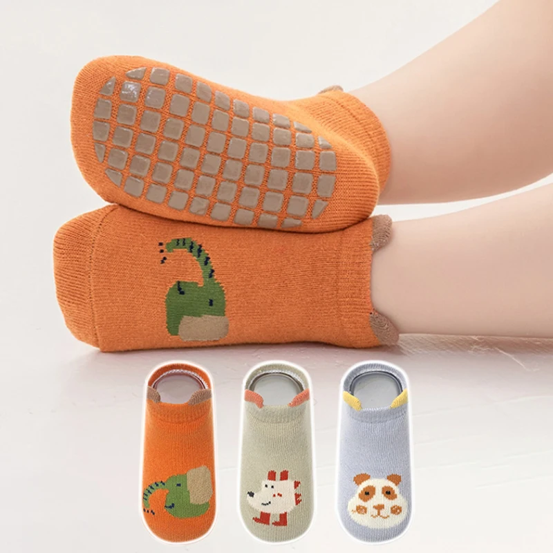 

3 пары детских противоскользящих носков для ходьбы с рисунками животных, детские носки с клейкой подошвой, подходящие для ежедневного ношения дома.