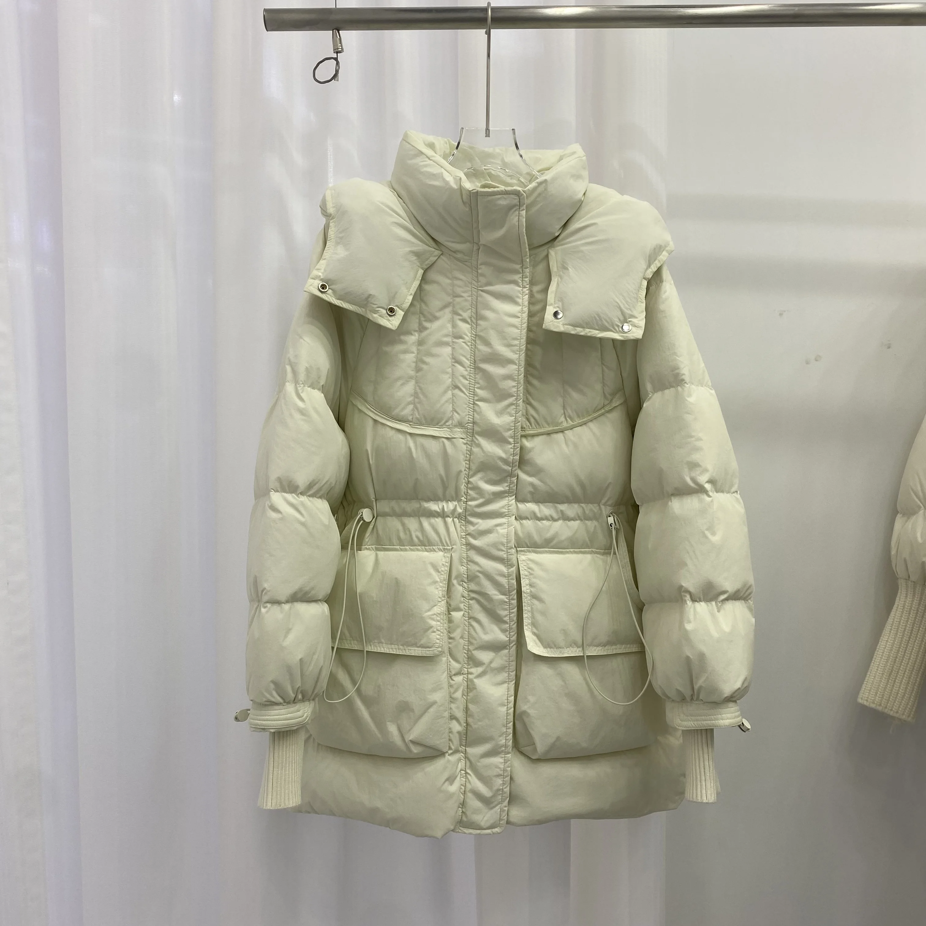 سترة نسائية شتوية جديدة لعام 2025 بغطاء للرأس وأكمام محبوكة دافئة وسترة بيضاء مقاومة للرياح #3